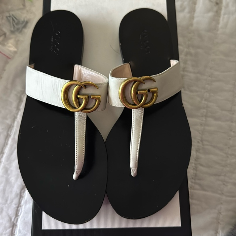 Gucci Slides comes with dust bag in good condition price is firm